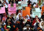 muslim-malaysia-berunjuk-rasa-menentang-pemurtadan-yang-marak-di-_111209203206-440